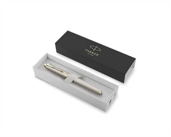 Parker IM Monochrome Burgundy Fountain Pen - Medium Nib